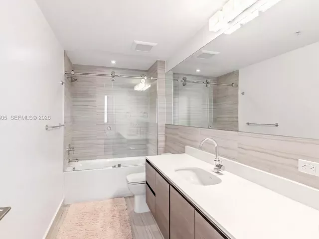 2-bedroom condo for sale in Coral Gables - 301 Altara Ave 822 - MondialRealty
