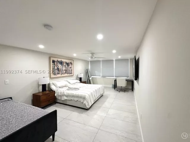 3-bedroom condo for rent in Hollywood - 2751 S Ocean Dr 508S - MondialRealty