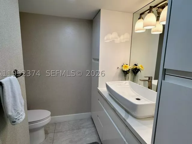 3-bedroom condo for rent in Hollywood - 2751 S Ocean Dr 508S - MondialRealty