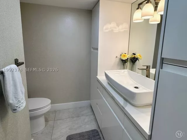3-bedroom condo for rent in Hollywood - 2751 S Ocean Dr 508S - MondialRealty