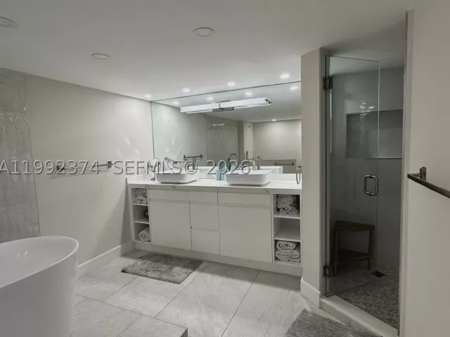 3-bedroom condo for rent in Hollywood - 2751 S Ocean Dr 508S - MondialRealty
