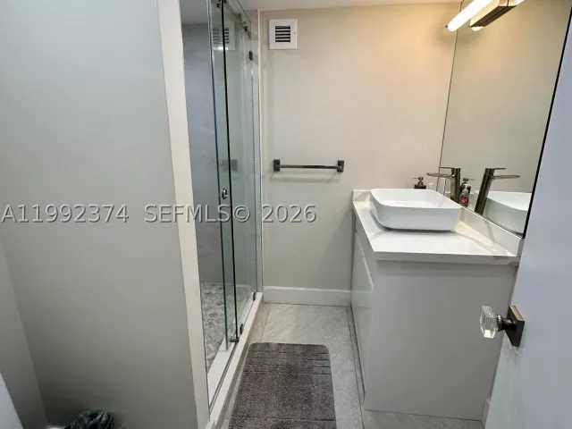 3-bedroom condo for rent in Hollywood - 2751 S Ocean Dr 508S - MondialRealty