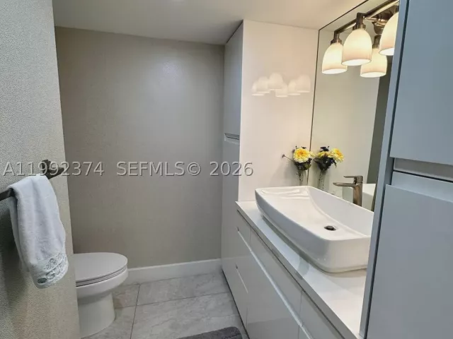 3-bedroom condo for rent in Hollywood - 2751 S Ocean Dr 508S - MondialRealty