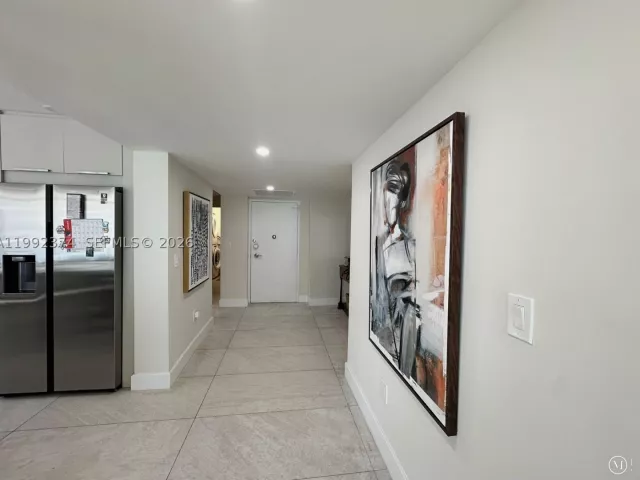 3-bedroom condo for rent in Hollywood - 2751 S Ocean Dr 508S - MondialRealty