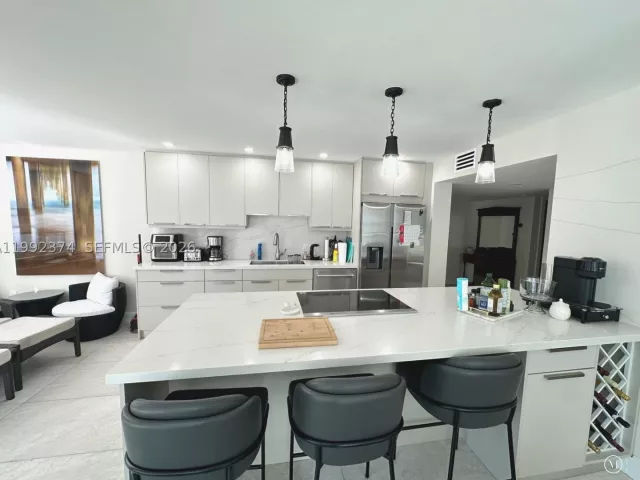 3-bedroom condo for rent in Hollywood - 2751 S Ocean Dr 508S - MondialRealty