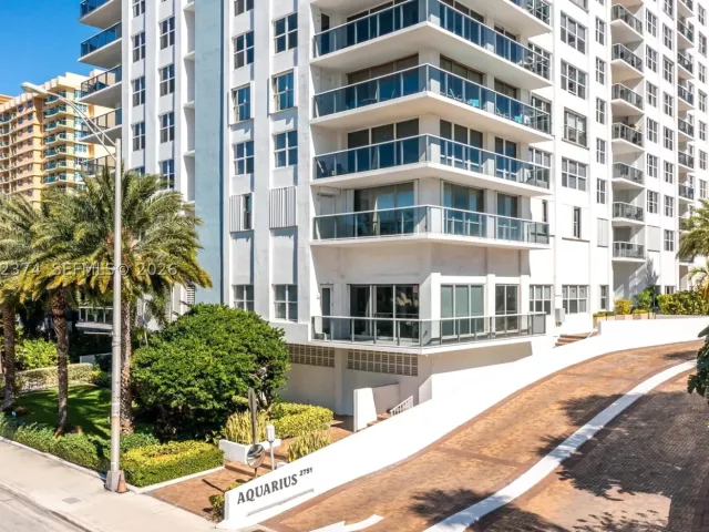 3-bedroom condo for rent in Hollywood - 2751 S Ocean Dr 508S - MondialRealty