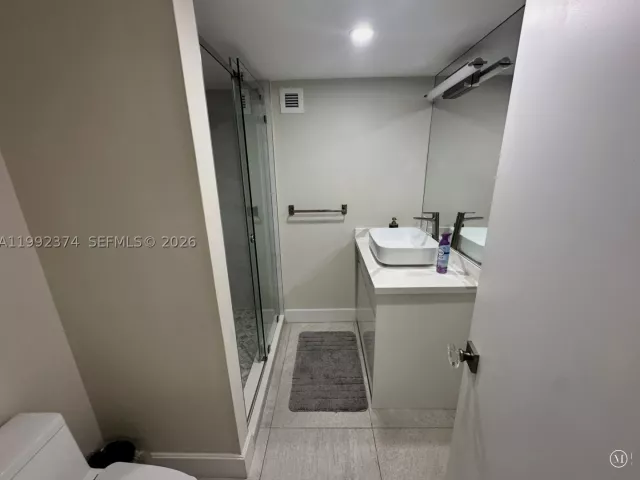 3-bedroom condo for rent in Hollywood - 2751 S Ocean Dr 508S - MondialRealty