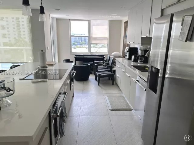 3-bedroom condo for rent in Hollywood - 2751 S Ocean Dr 508S - MondialRealty