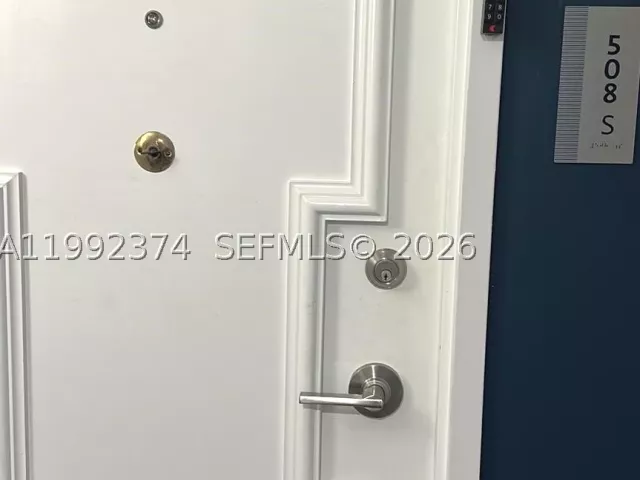 3-bedroom condo for rent in Hollywood - 2751 S Ocean Dr 508S - MondialRealty