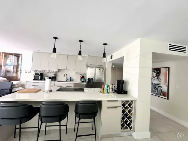 3-bedroom condo for rent in Hollywood - 2751 S Ocean Dr 508S - MondialRealty