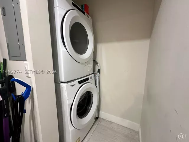 3-bedroom condo for rent in Hollywood - 2751 S Ocean Dr 508S - MondialRealty