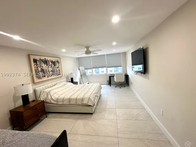 3-bedroom condo for rent in Hollywood - 2751 S Ocean Dr 508S - MondialRealty