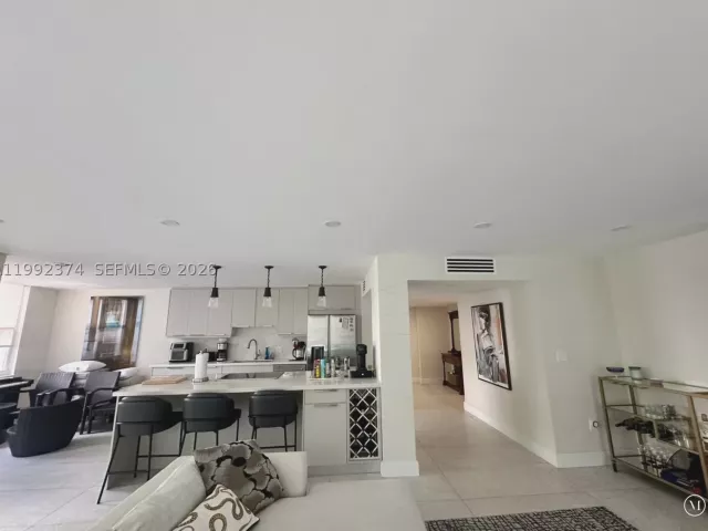 3-bedroom condo for rent in Hollywood - 2751 S Ocean Dr 508S - MondialRealty