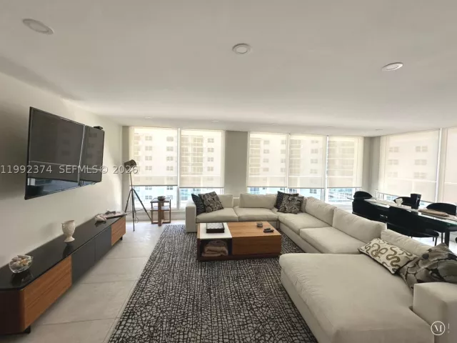 3-bedroom condo for rent in Hollywood - 2751 S Ocean Dr 508S - MondialRealty