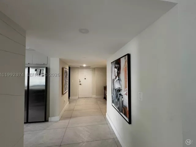 3-bedroom condo for rent in Hollywood - 2751 S Ocean Dr 508S - MondialRealty