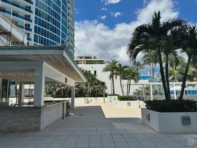 3-bedroom condo for rent in Hollywood - 2751 S Ocean Dr 508S - MondialRealty