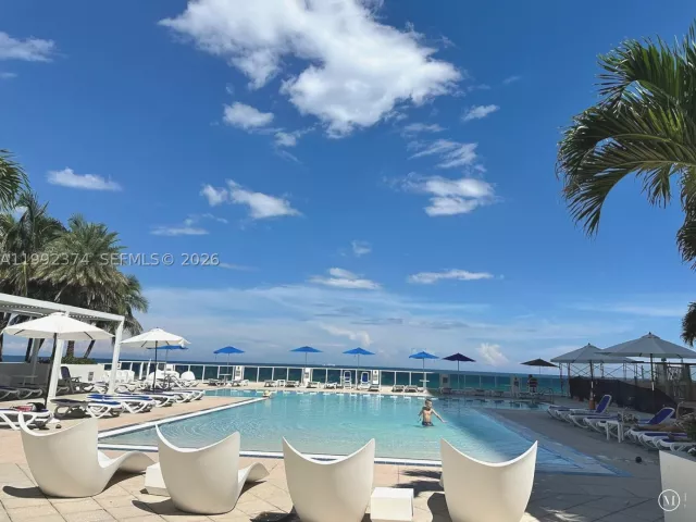3-bedroom condo for rent in Hollywood - 2751 S Ocean Dr 508S - MondialRealty