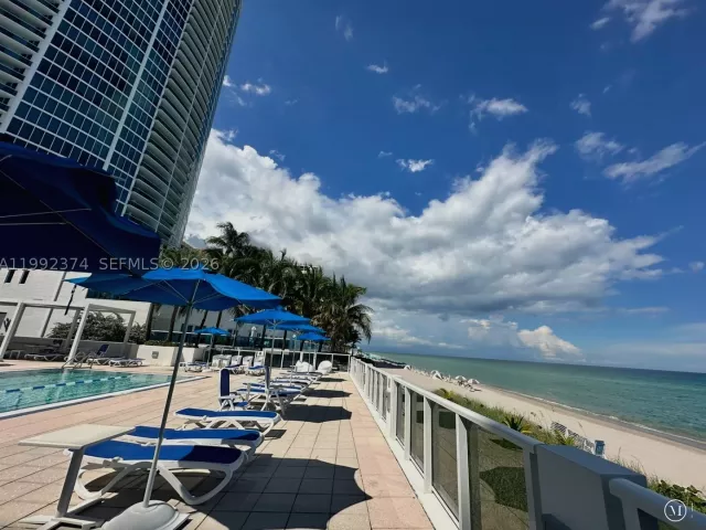 3-bedroom condo for rent in Hollywood - 2751 S Ocean Dr 508S - MondialRealty