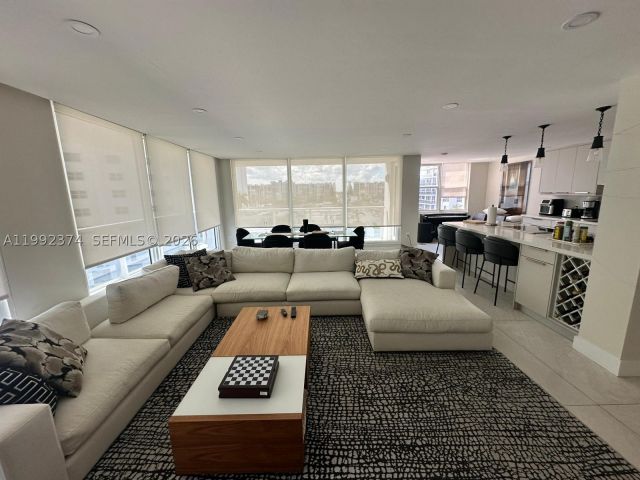 3-bedroom condo for rent in Hollywood - 2751 S Ocean Dr 508S - MondialRealty