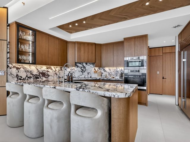 3-bedroom condo for sale in Aventura - 4100 Island Blvd 904 - MondialRealty