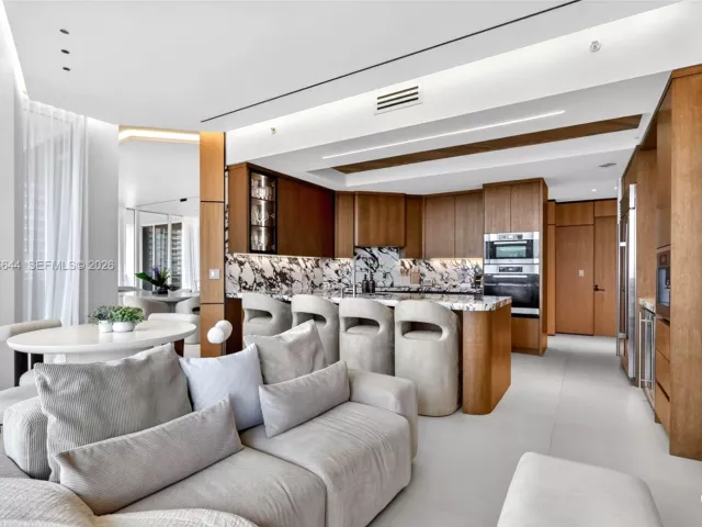 3-bedroom condo for sale in Aventura - 4100 Island Blvd 904 - MondialRealty