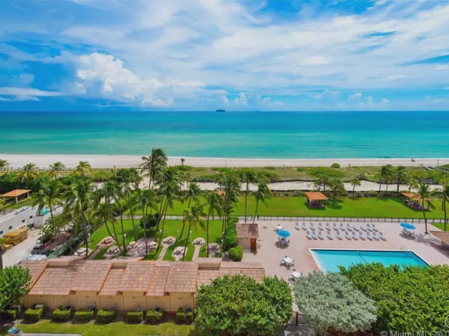 2-bedroom condo for rent in Miami Beach - 2555 Collins Ave 1403 - MondialRealty