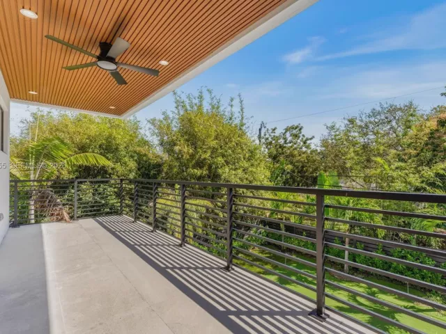 4-bedroom home for sale in Fort Lauderdale - 1122 NE 10th Ave B - MondialRealty