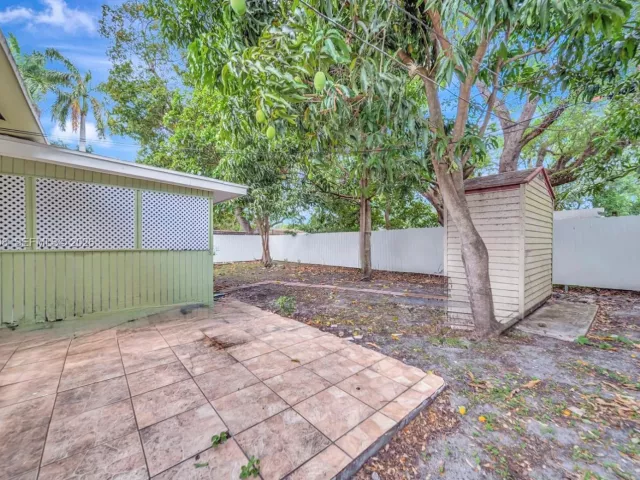 4-bedroom home for sale in Miami - 565 NE 160th St - MondialRealty