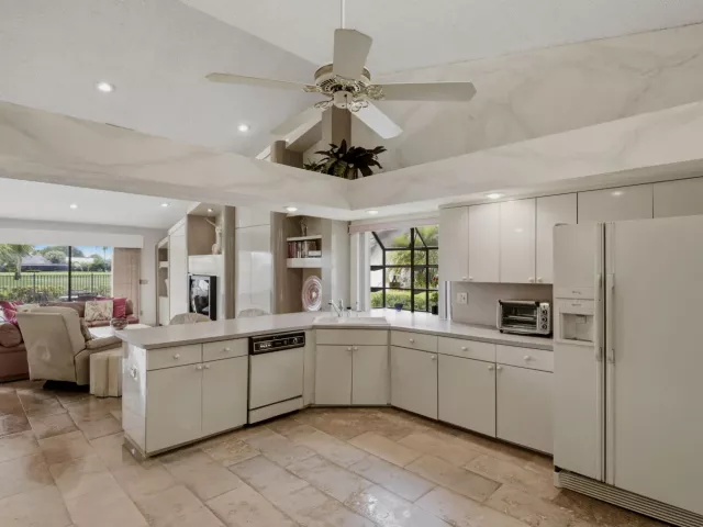 3-bedroom home for sale in Boca Raton - 10330 Silver Lake Drive - MondialRealty