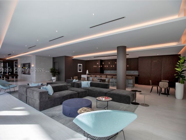 1-bedroom condo for sale in Miami - 3900 Biscayne Blvd S-906 - MondialRealty