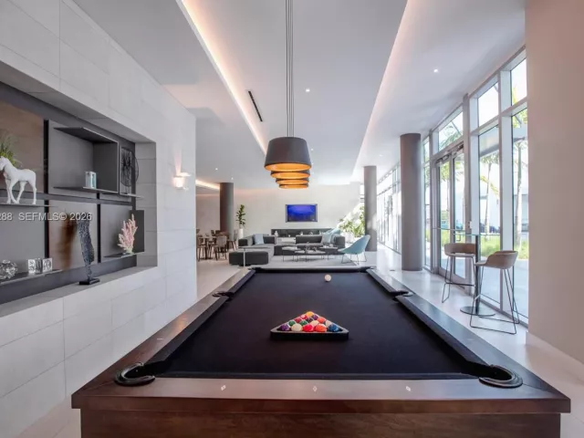 1-bedroom condo for sale in Miami - 3900 Biscayne Blvd S-906 - MondialRealty