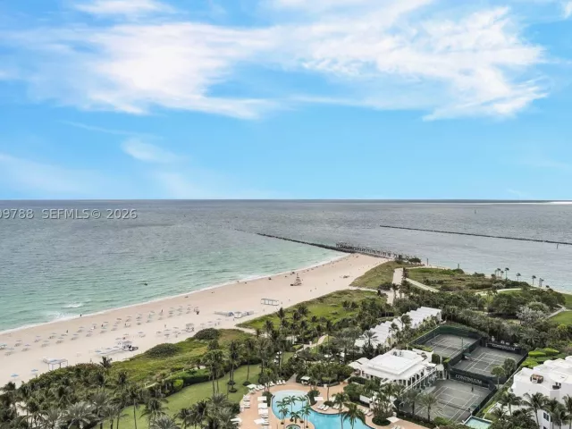 3-bedroom condo for rent in Miami Beach - 50 S Pointe Dr 2102 - MondialRealty