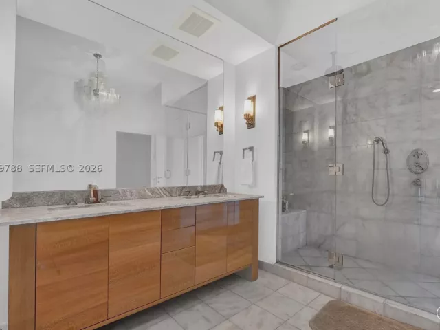 3-bedroom condo for rent in Miami Beach - 50 S Pointe Dr 2102 - MondialRealty