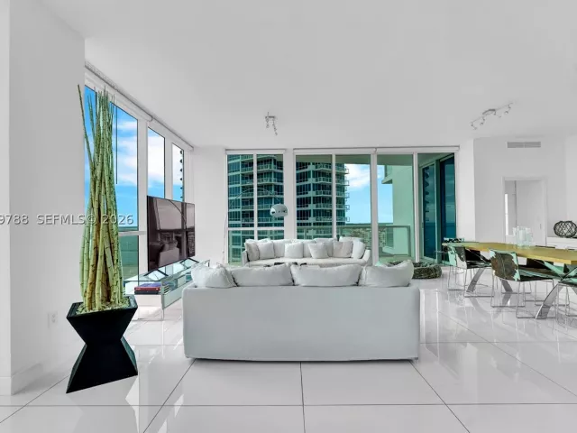 3-bedroom condo for rent in Miami Beach - 50 S Pointe Dr 2102 - MondialRealty