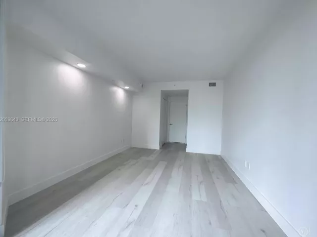 1-bedroom condo for rent in Miami - 501 NE 31st St 1107 - MondialRealty