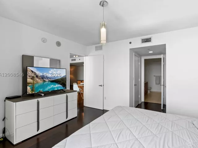 2-bedroom condo for sale in Miami - 50 Biscayne Blvd 3308 - MondialRealty