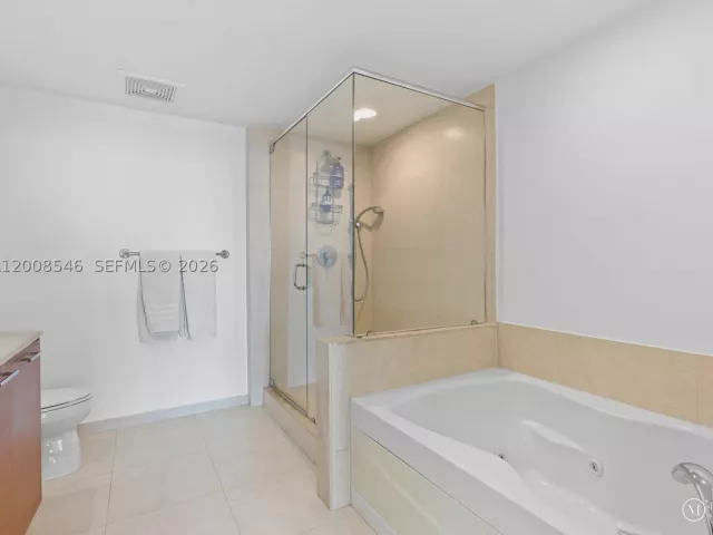 2-bedroom condo for sale in Miami - 50 Biscayne Blvd 3308 - MondialRealty