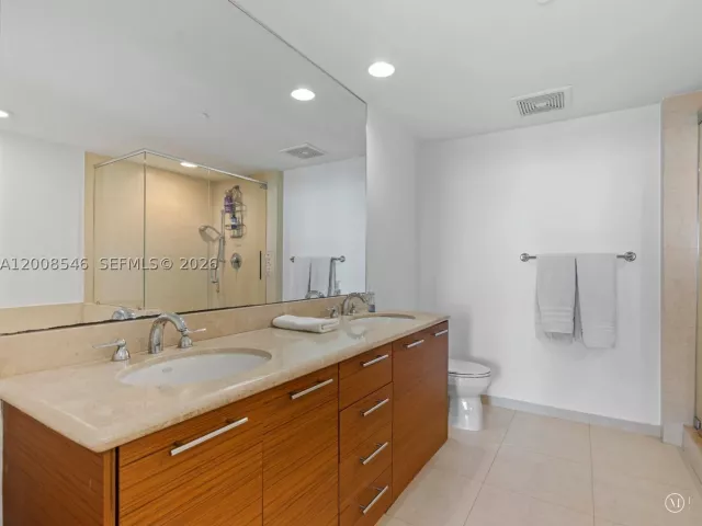 2-bedroom condo for sale in Miami - 50 Biscayne Blvd 3308 - MondialRealty