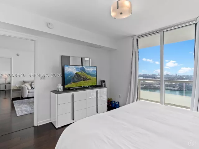 2-bedroom condo for sale in Miami - 50 Biscayne Blvd 3308 - MondialRealty