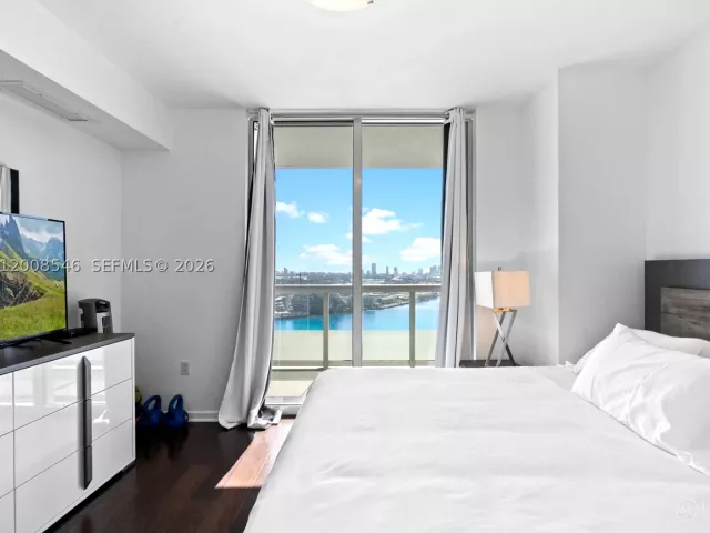 2-bedroom condo for sale in Miami - 50 Biscayne Blvd 3308 - MondialRealty