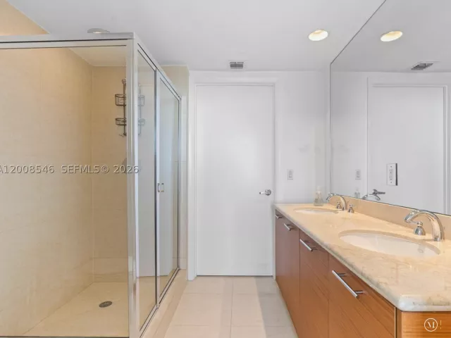 2-bedroom condo for sale in Miami - 50 Biscayne Blvd 3308 - MondialRealty