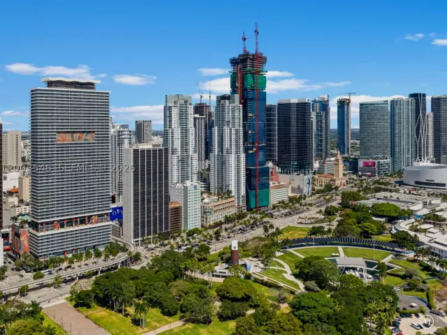 2-bedroom condo for sale in Miami - 50 Biscayne Blvd 3308 - MondialRealty