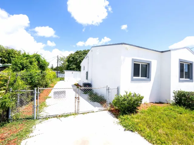 3-bedroom home for rent in Miami - 1221 NW 75th St 0 - MondialRealty