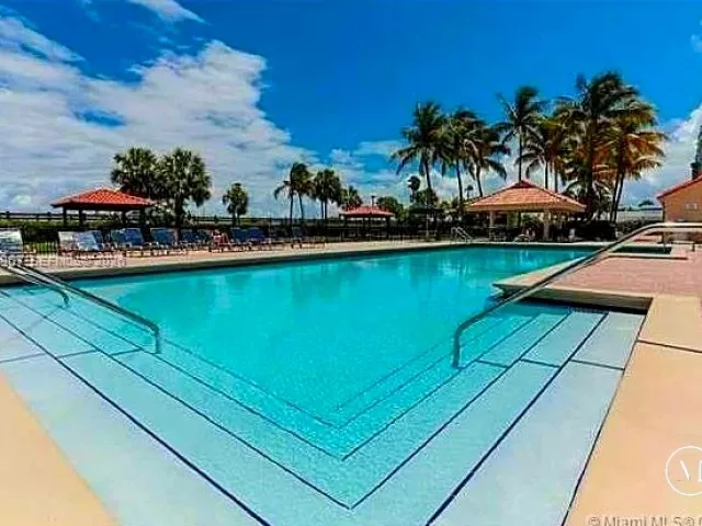 2-bedroom condo for rent in Miami Beach - 2555 Collins Ave 2411 - MondialRealty
