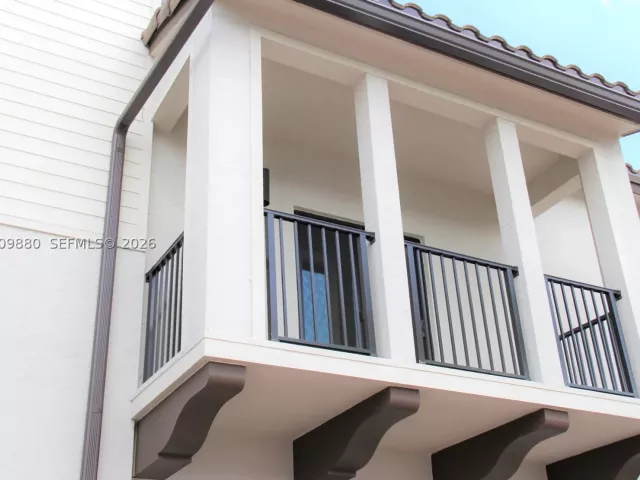 3-bedroom home for rent in Doral - 4272 NW 82nd Ave 4272 - MondialRealty