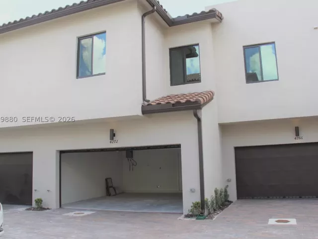 3-bedroom home for rent in Doral - 4272 NW 82nd Ave 4272 - MondialRealty