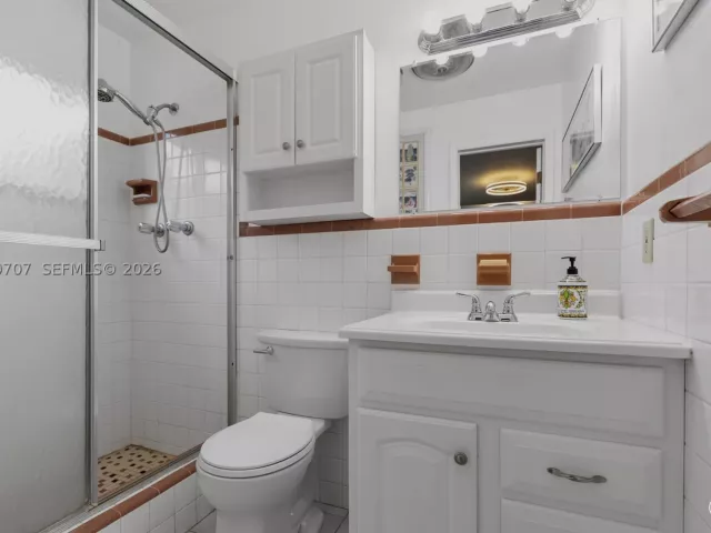 3-bedroom home for sale in Hallandale Beach - 906 NE 5th St - MondialRealty