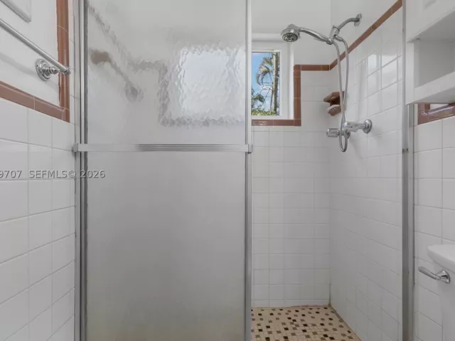 3-bedroom home for sale in Hallandale Beach - 906 NE 5th St - MondialRealty