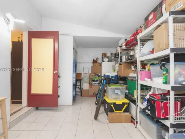 3-bedroom home for sale in Hallandale Beach - 906 NE 5th St - MondialRealty