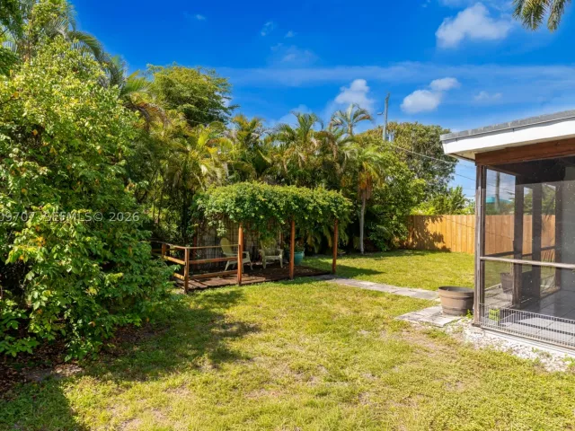 3-bedroom home for sale in Hallandale Beach - 906 NE 5th St - MondialRealty